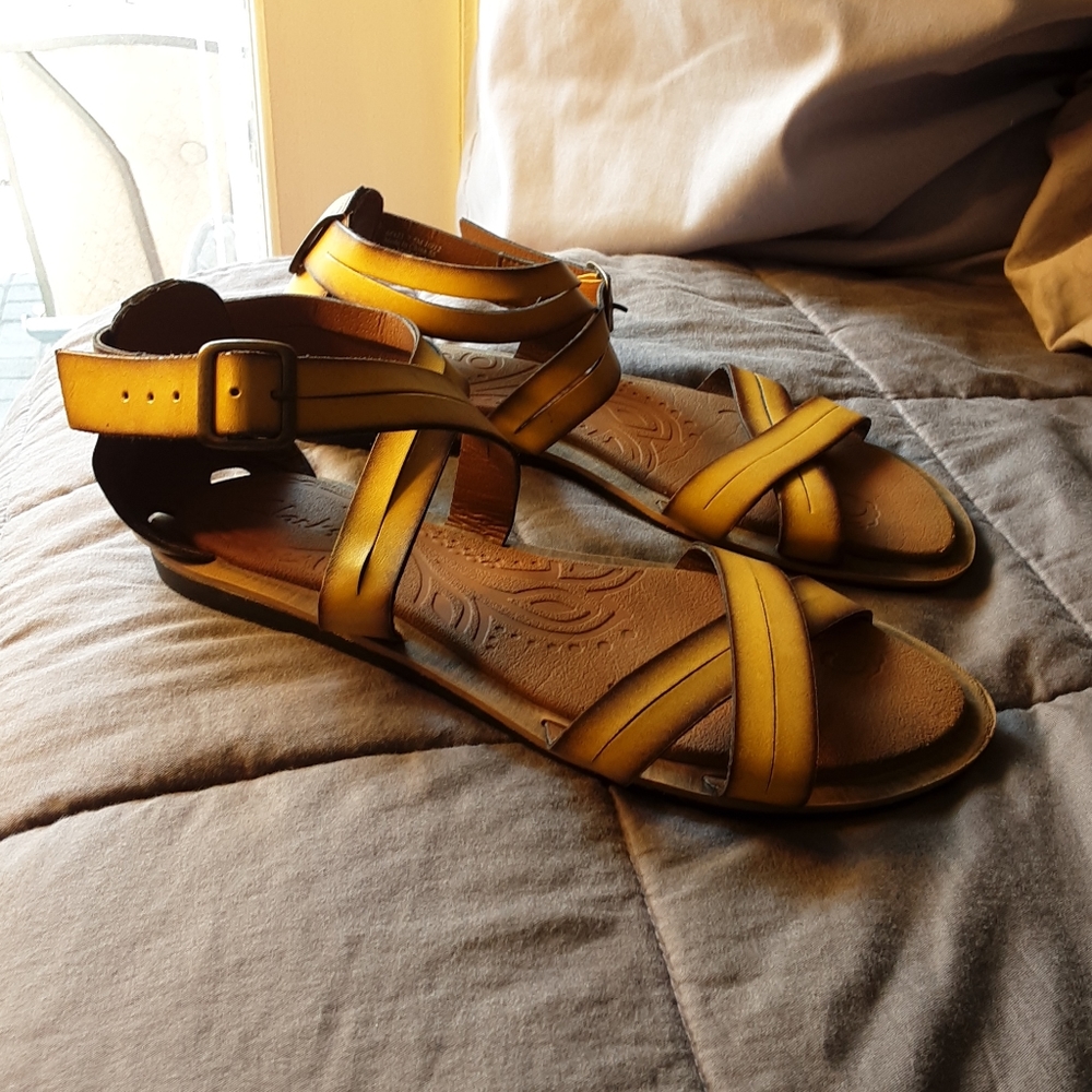 Womens Clarks sandals size 8